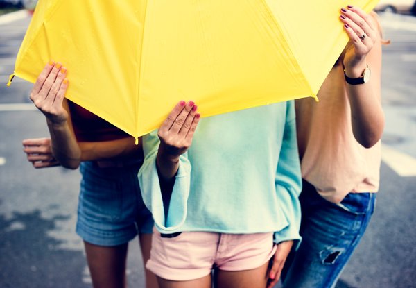 Guide d'achat des parapluies élégants pour femme en toute saison